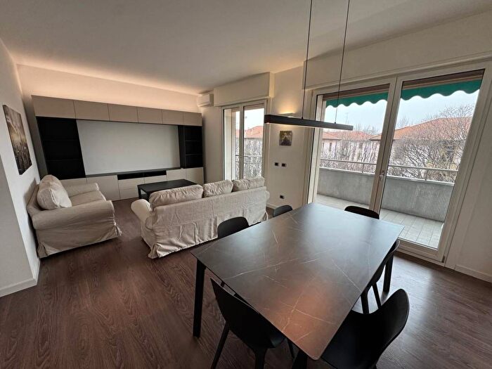 Appartamento trilocale in affitto in Viale Lombardia, Casoretto, Milano