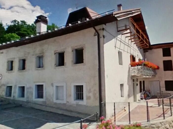 Casa con 7 locali in vendita in Gosaldo