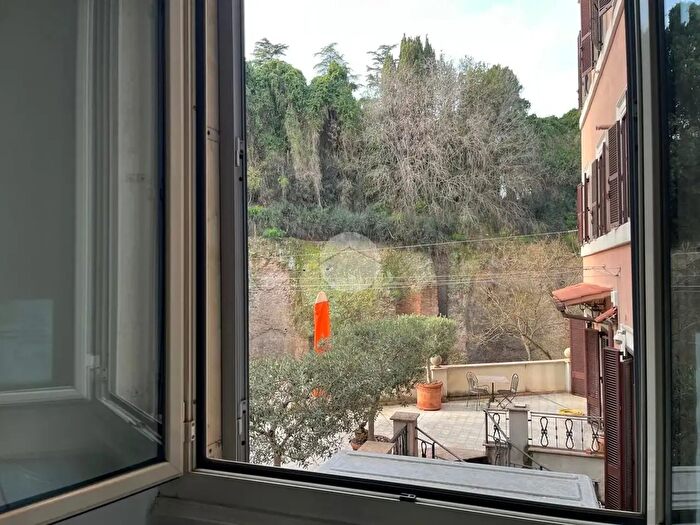 Appartamento quadrilocale in vendita in Via Marco Aurelio, Roma