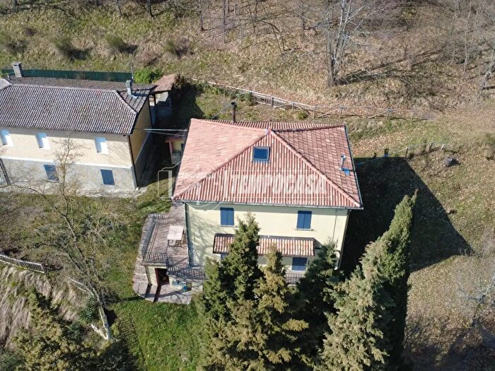 Casa quadrilocale in vendita in Via Giugnano, Gaggio Montano