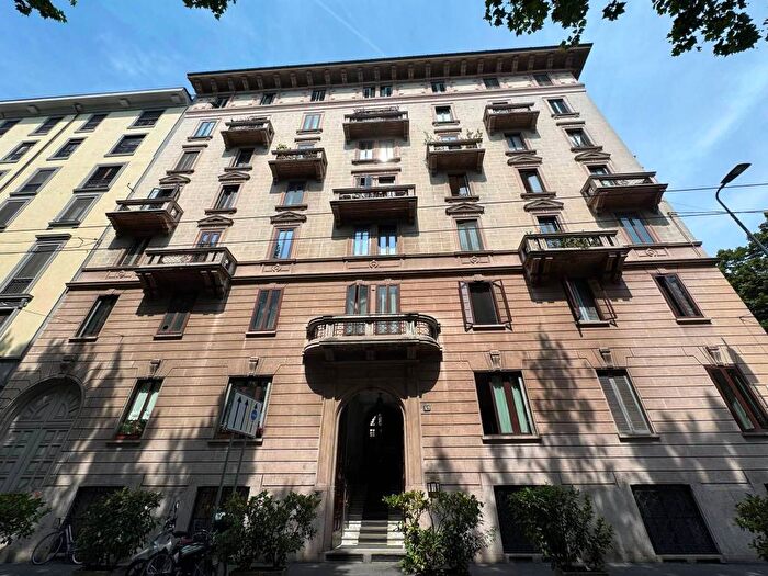 Appartamento trilocale in affitto in Viale Umbria, Porta Romana Medaglie d'Oro, Milano
