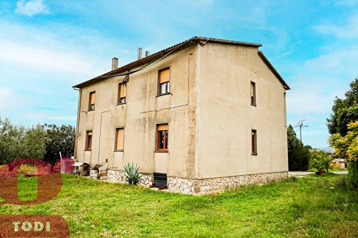 Appartamento trilocale in vendita in Strada Provinciale, Baschi