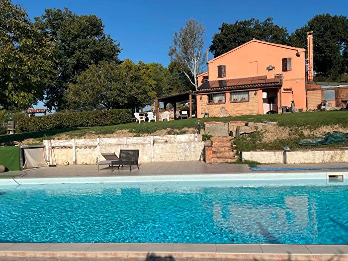 Casa con 5 locali in vendita in Via Bisciano, Ancona