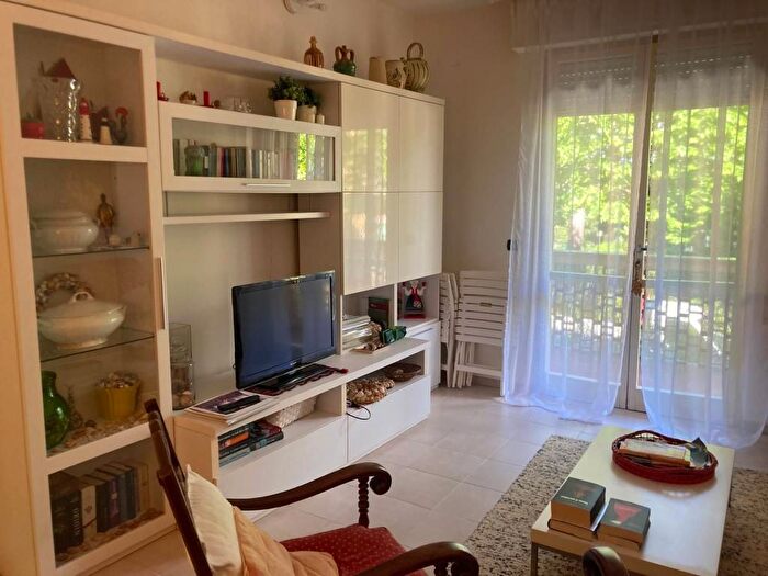 Appartamento con 5 locali in affitto in Via San Camillo, Vittoria Apuana, Forte dei Marmi