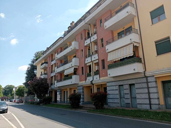 Appartamento trilocale in affitto in Via Fratelli Bandiera, Stazione, Seregno