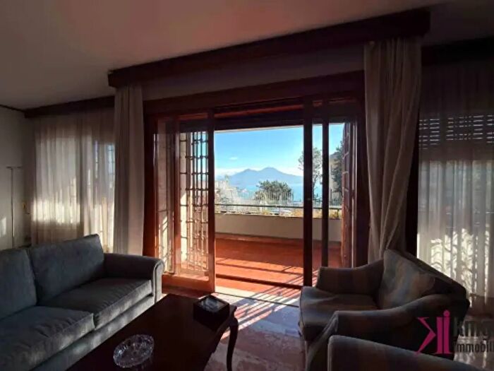 Appartamento con 6 locali in vendita in Via Stazio, Napoli