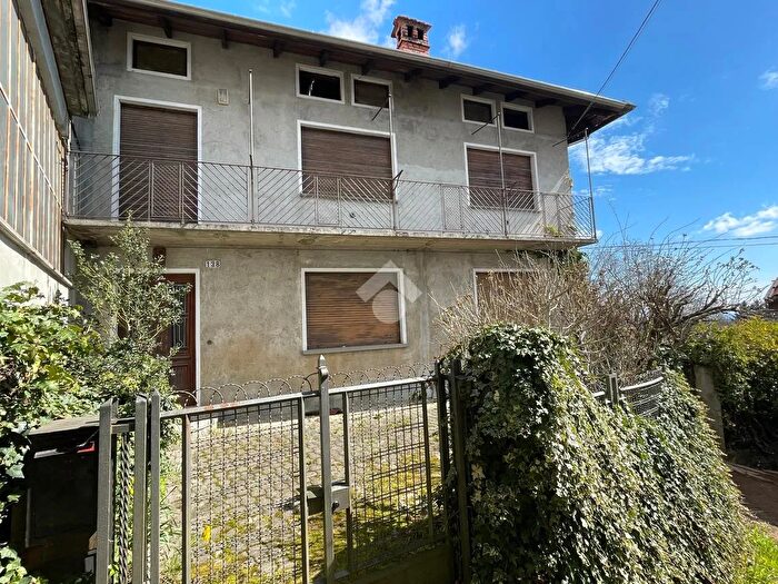 Casa con 8 locali in vendita in Frazione Bulliana, Valdilana