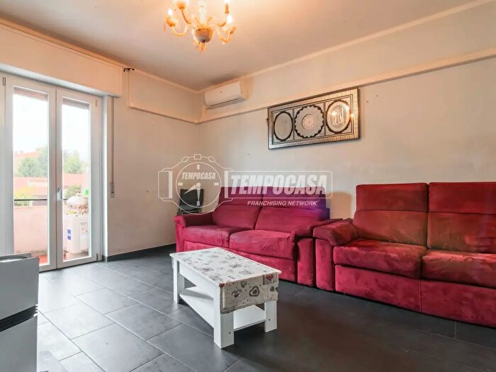 Appartamento trilocale in vendita in Via Alessandro Volta, Saronno