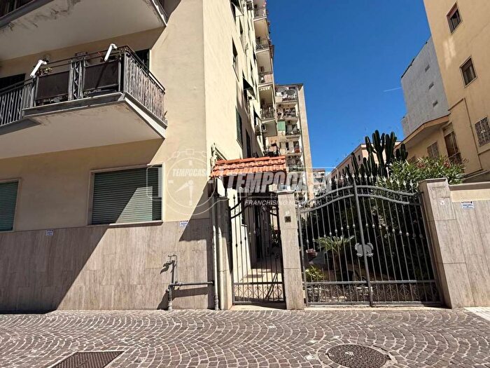 Appartamento bilocale in affitto in Viale di Augusto, Fuorigrotta, Napoli