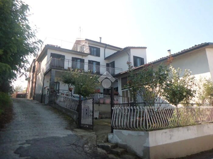 Casa quadrilocale in vendita in Via Colombarolo, Zenevredo