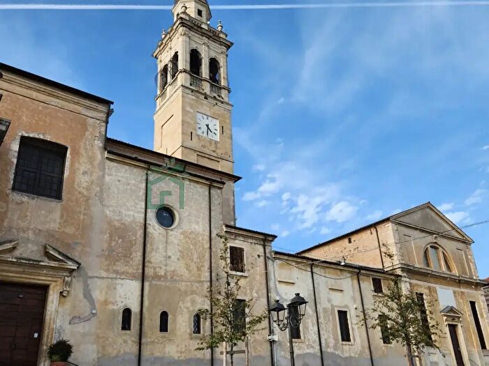 Case in Vendita e in Affitto - 2