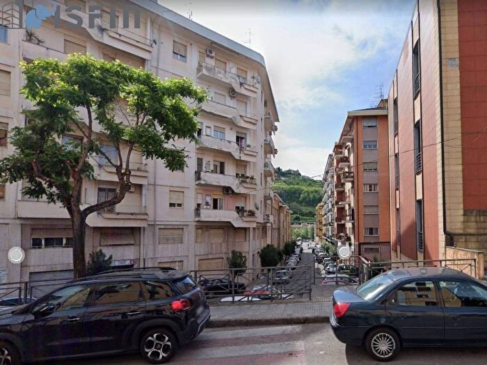 Appartamento con 5 locali in affitto in Via Pasquale Perugini, Centro Storico, Cosenza