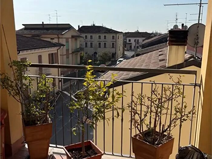 Appartamento con 5 locali in vendita in Via IV Novembre, Castel DAzzano
