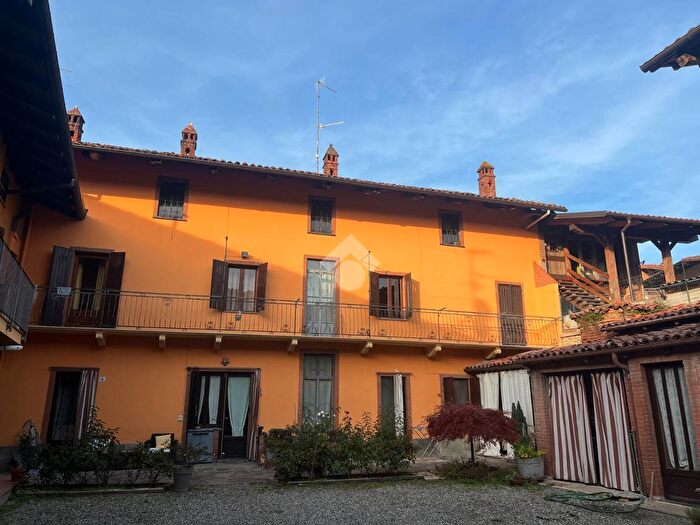Casa con 12 locali in vendita in Via Giovanni Leto, Dorzano