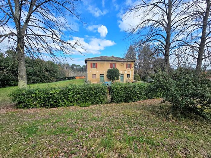 Casa con 15 locali in vendita in Fucecchio