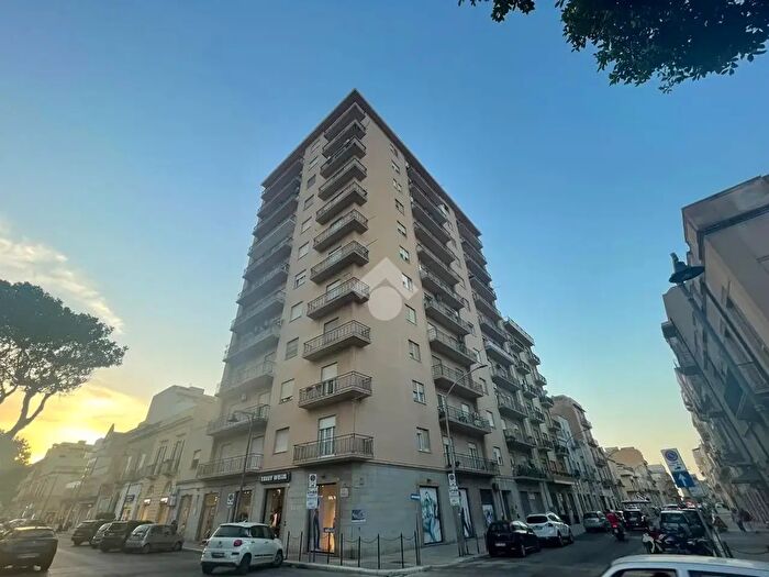 Appartamento con 5 locali in vendita in Via Colonnello Romej, Trapani