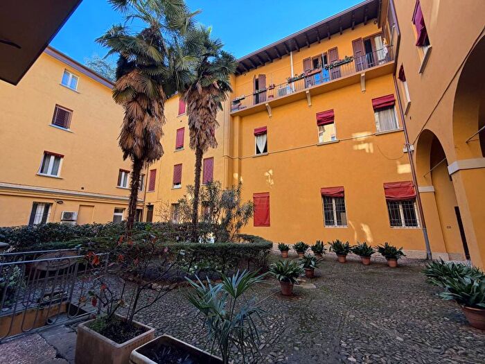 Appartamento trilocale in affitto in Via de Carbonesi, Centro Storico, Bologna