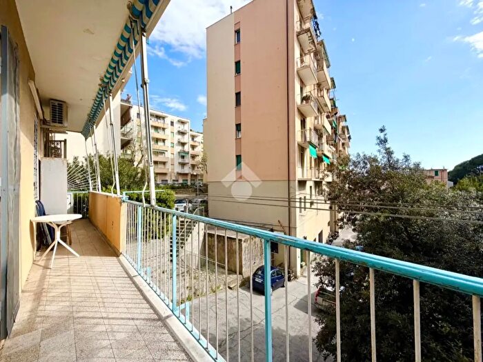 Appartamento trilocale in affitto in Via Giuseppe Bandi, Genova