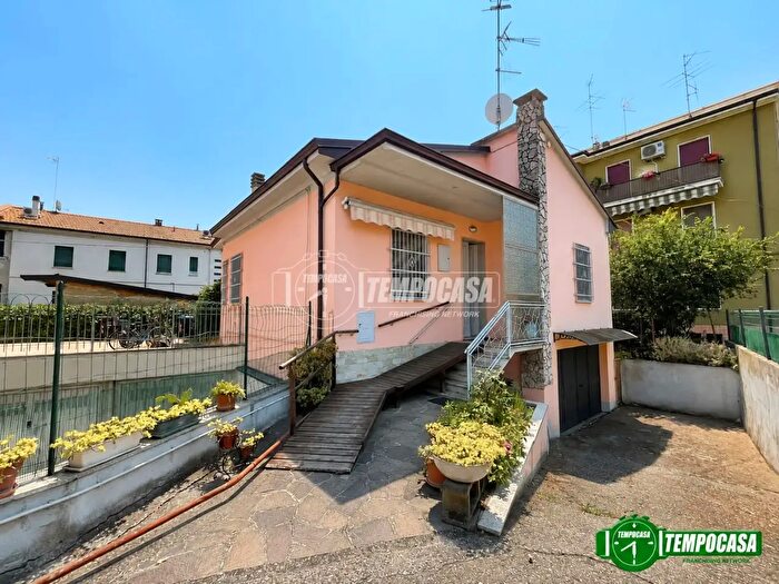 Appartamento quadrilocale in vendita in Via Pietro Cella, Piacenza