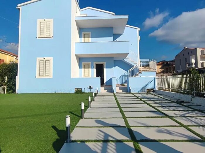 Casa con 8 locali in vendita in Contrada Riviera, Tortora