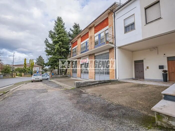 Casa con 5 locali in vendita in Via Castellano, Petriolo