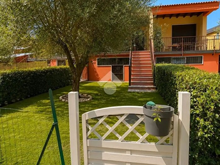 Casa bilocale in vendita in Via del Pilandro, Desenzano Del Garda