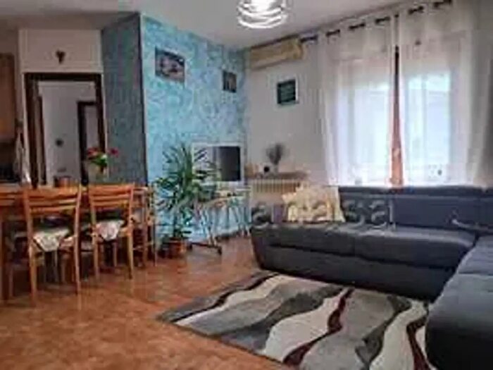 Appartamento trilocale in vendita in Via Alessandri, Villafranca Di Verona