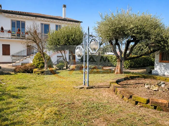 Casa con 5 locali in vendita in Via Romea, Brugine