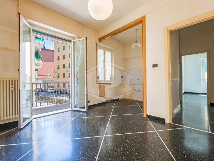 Appartamento con 5 locali in vendita in Via Antonio Burlando, Genova