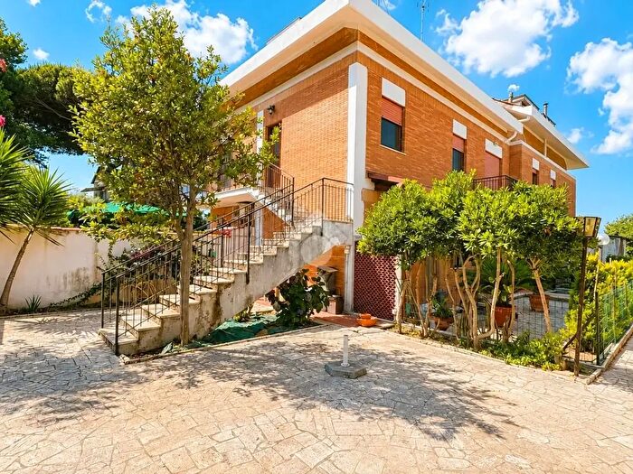 Appartamento trilocale in vendita in Via dei Tigli, Anzio