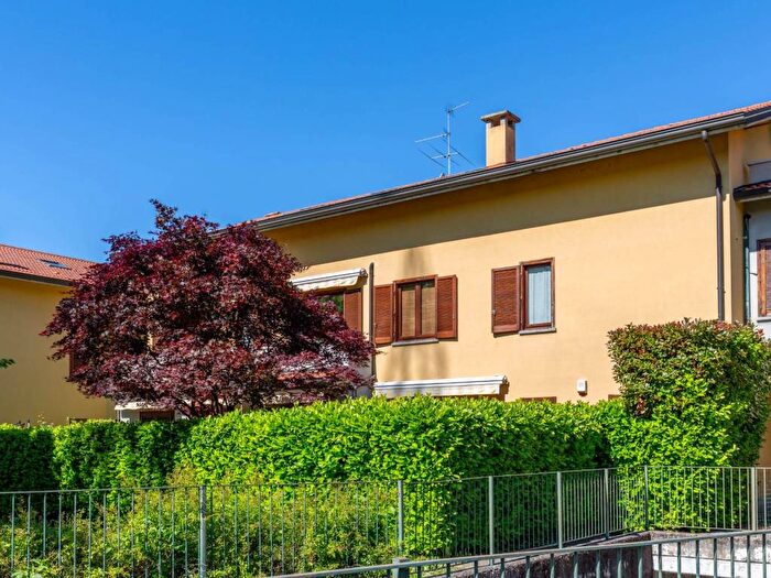 Appartamento trilocale in affitto in Via Giuseppe Mazzini, Carnate