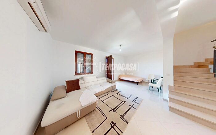 Casa con 7 locali in vendita in Via Giovanni Paolo II, Palmariggi