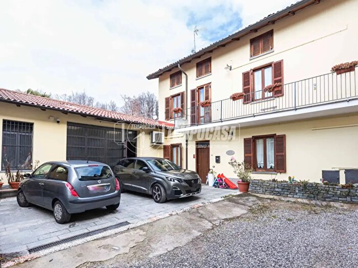 Casa quadrilocale in vendita in Via Roma, Inverigo