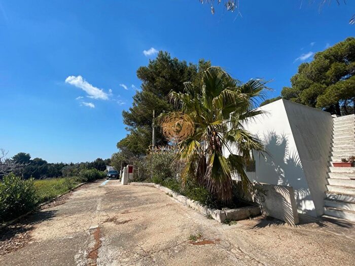 Casa con 5 locali in vendita in Salve