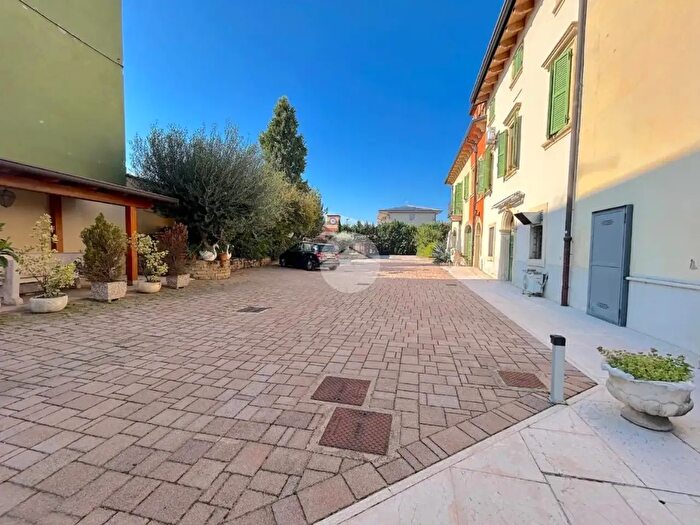 Appartamento trilocale in vendita in Via Roma, Povegliano Veronese