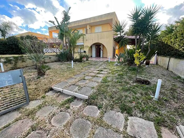 Casa quadrilocale in vendita in Melendugno