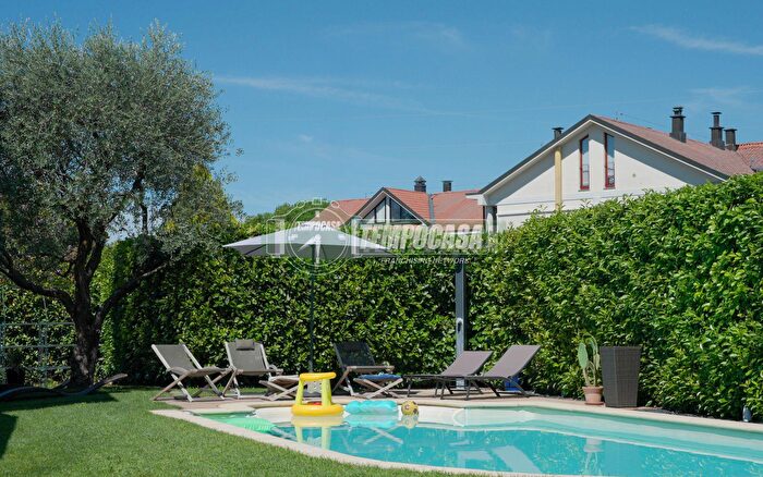 Casa quadrilocale in vendita in Via Galileo Galilei, Carnate