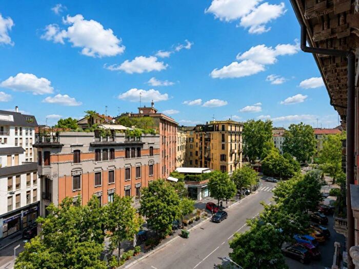 Appartamento trilocale in affitto in Via Piacenza, Porta Romana Medaglie d'Oro, Milano