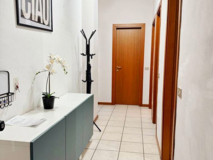 Appartamento trilocale in affitto in Via Eugenio Villoresi, Navigli Darsena, Milano