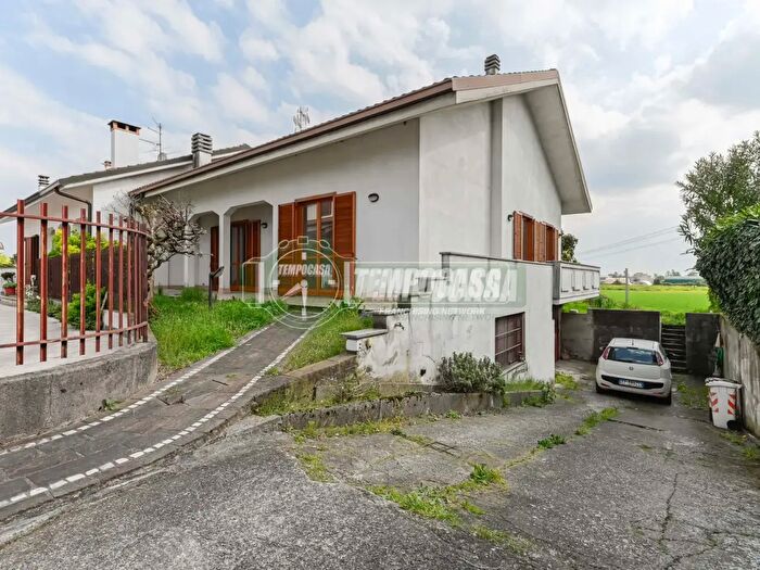 Casa quadrilocale in vendita in Via dei Frassini, Busnago