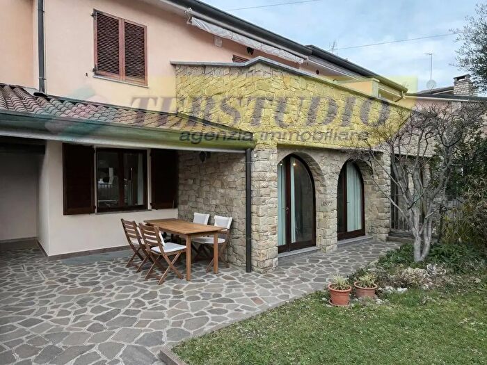 Casa con 14 locali in vendita in Via Enrico Fermi Snc, Merate