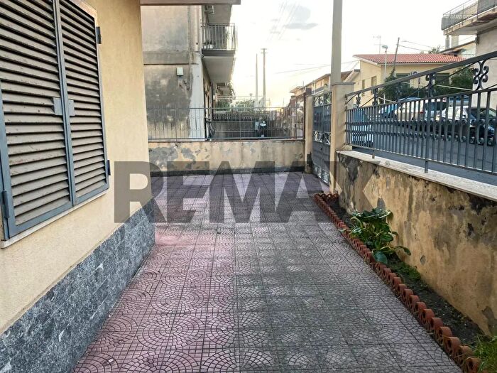 Casa con 12 locali in vendita in Via II Retta Levante, Belpasso