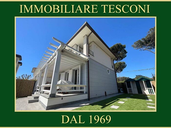 Casa quadrilocale in affitto in VIA UMBERTO MADDALENA, Pietrasanta