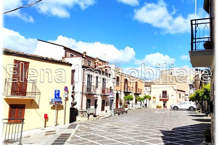 Casa con 13 locali in vendita in Alcamo
