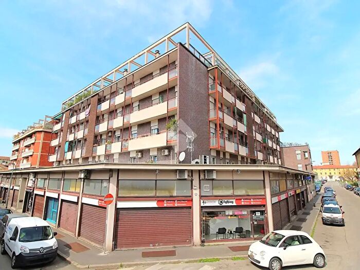 Appartamento trilocale in vendita in Via V Maggio, Milano