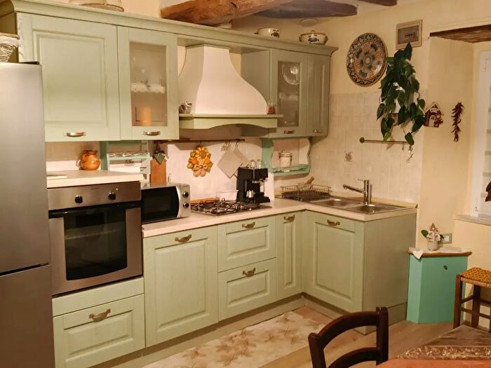 Casa trilocale in vendita in Massa