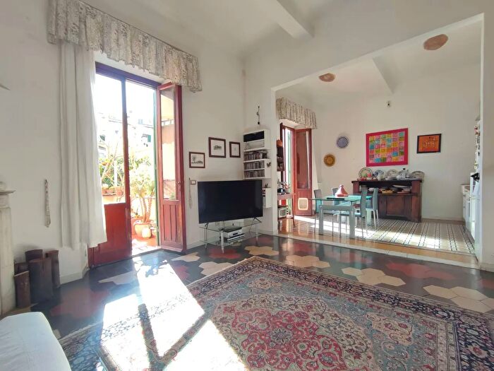 Appartamento con 8 locali in vendita in Via Maggi, Livorno