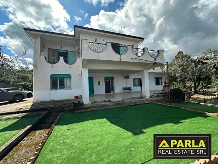 Casa con 6 locali in vendita in Via del Parco, Lascari