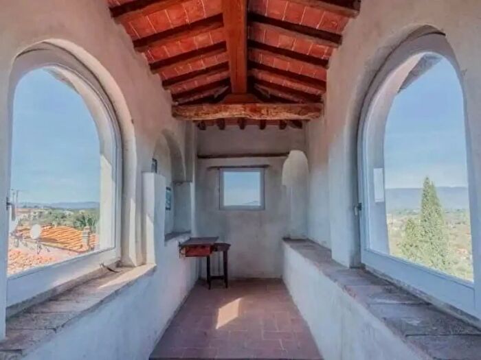 Appartamento con 11 locali in vendita in Bucine