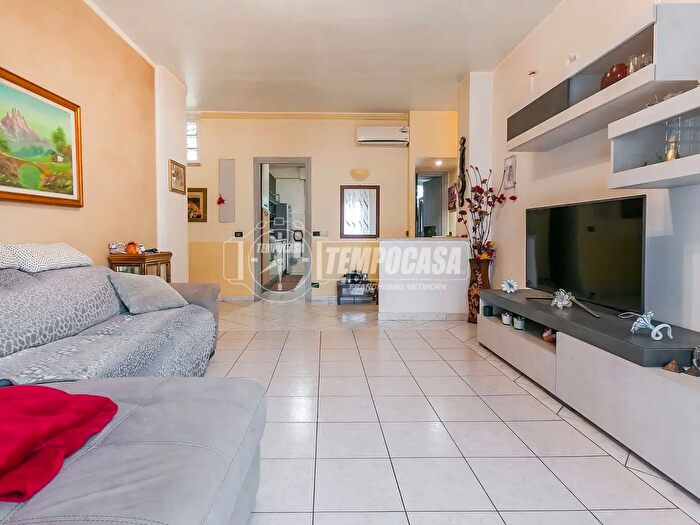 Appartamento trilocale in vendita in Via Fratelli Antona Traversi, Milano